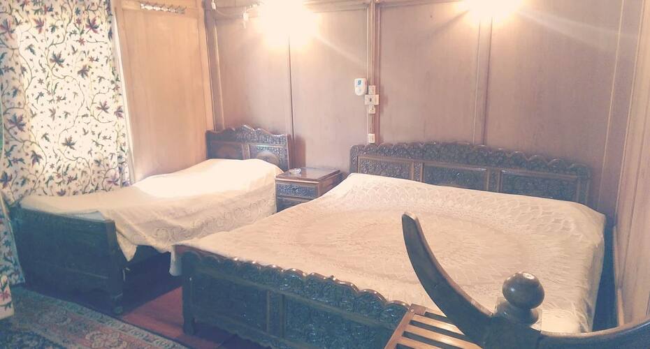 New Zaitoon Houseboat, Srinagar 5